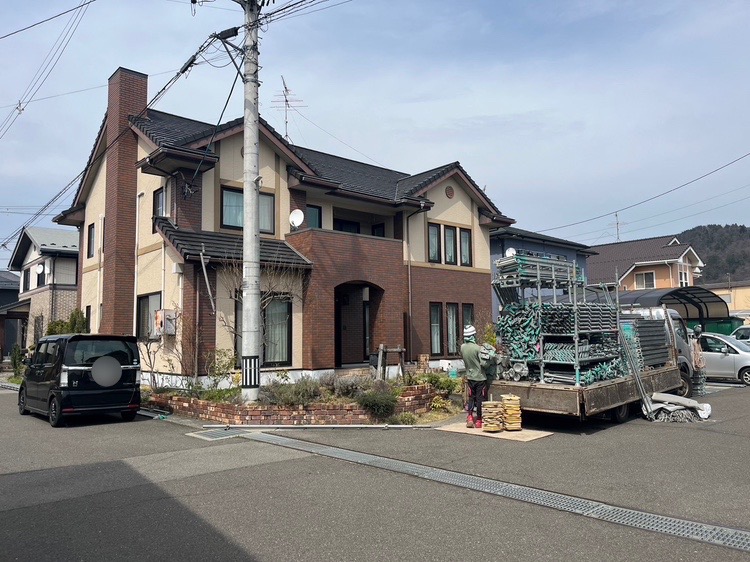 福島市I様邸塗装工事を開始しました！ 02