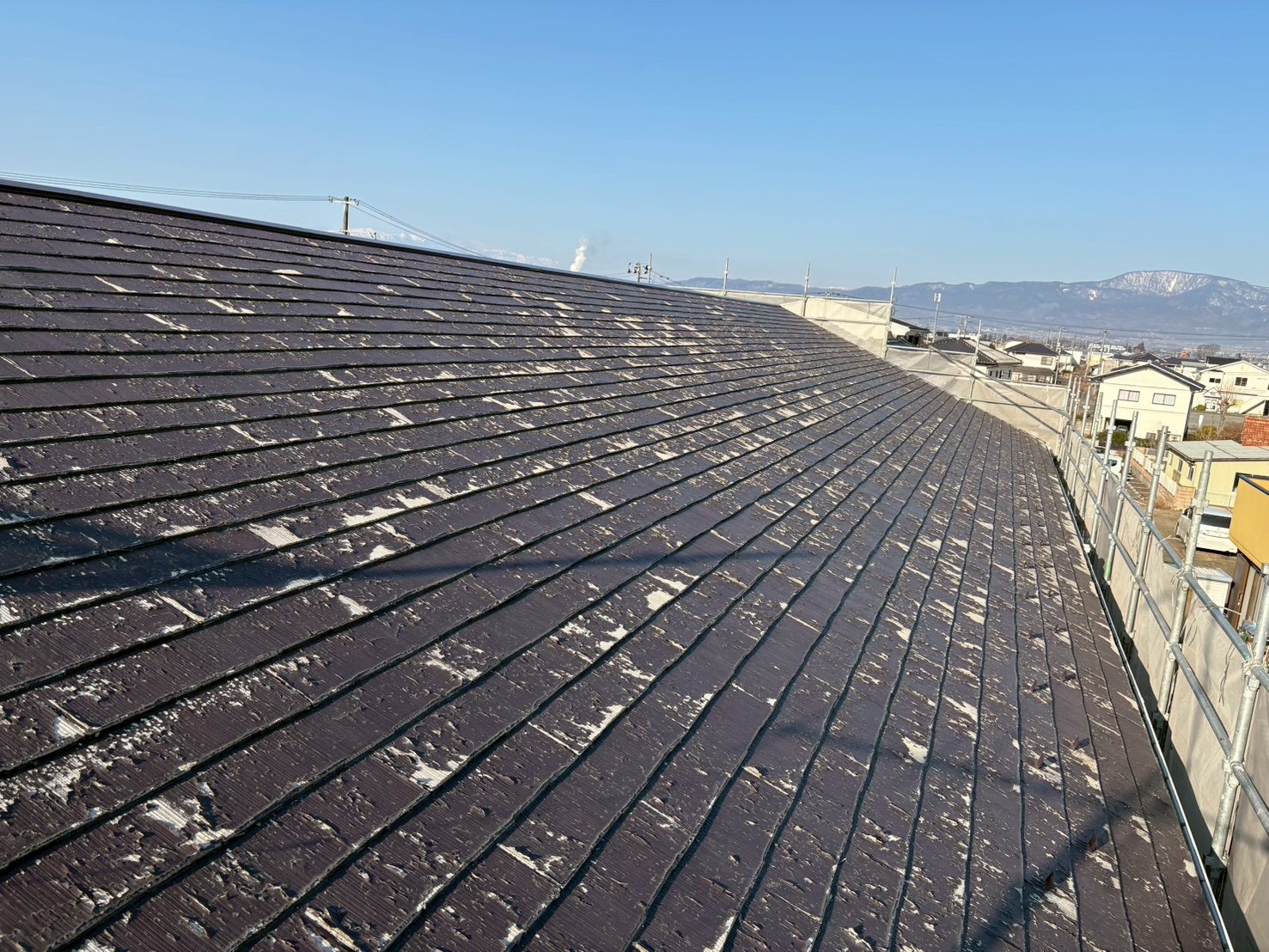 【伊達市M様アパート】屋根塗装工事が完了しました｜ラジカルシリコン塗装で耐久性を回復🏠 02