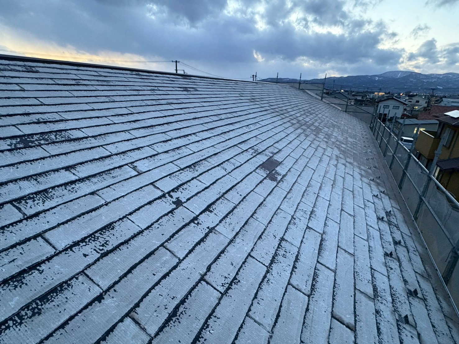 【伊達市M様アパート】屋根塗装工事が完了しました｜ラジカルシリコン塗装で耐久性を回復🏠 03