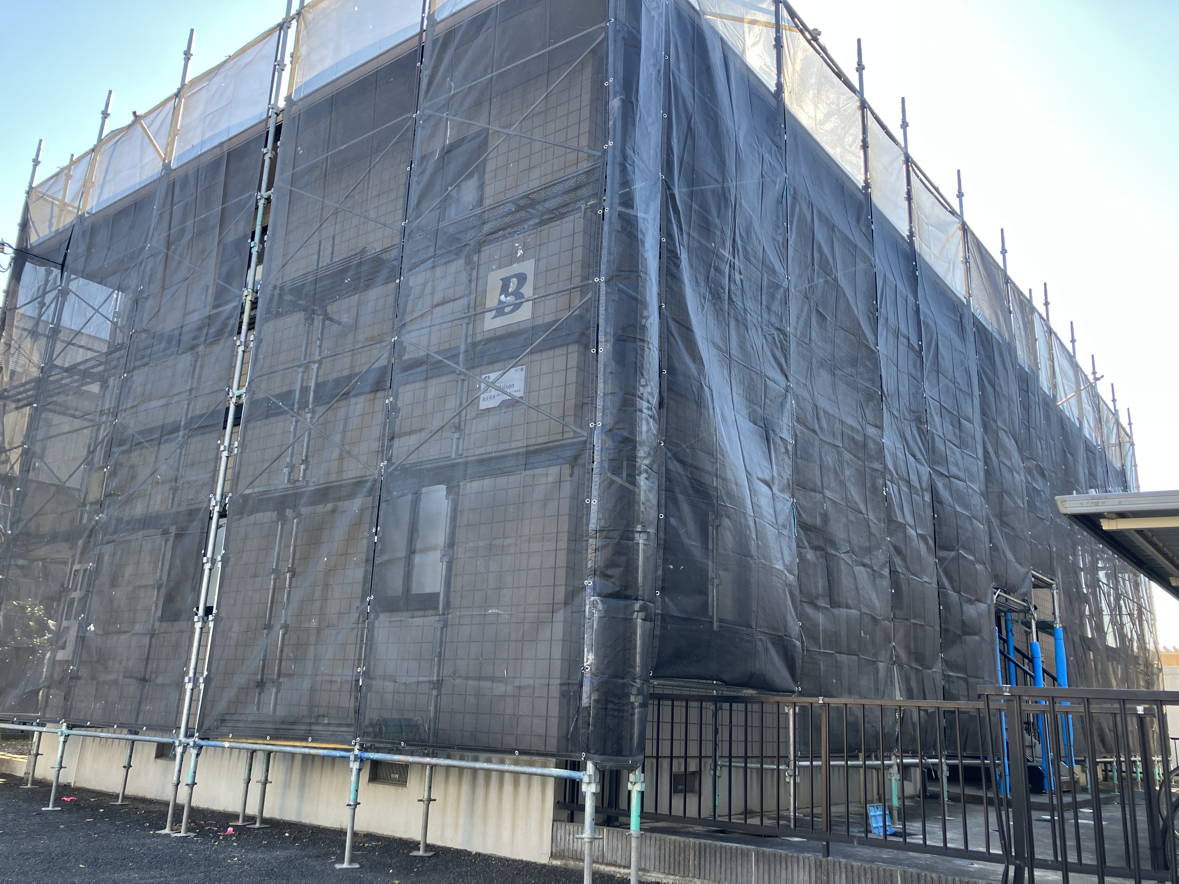 福島市K様アパート塗装工事を開始しました🏢