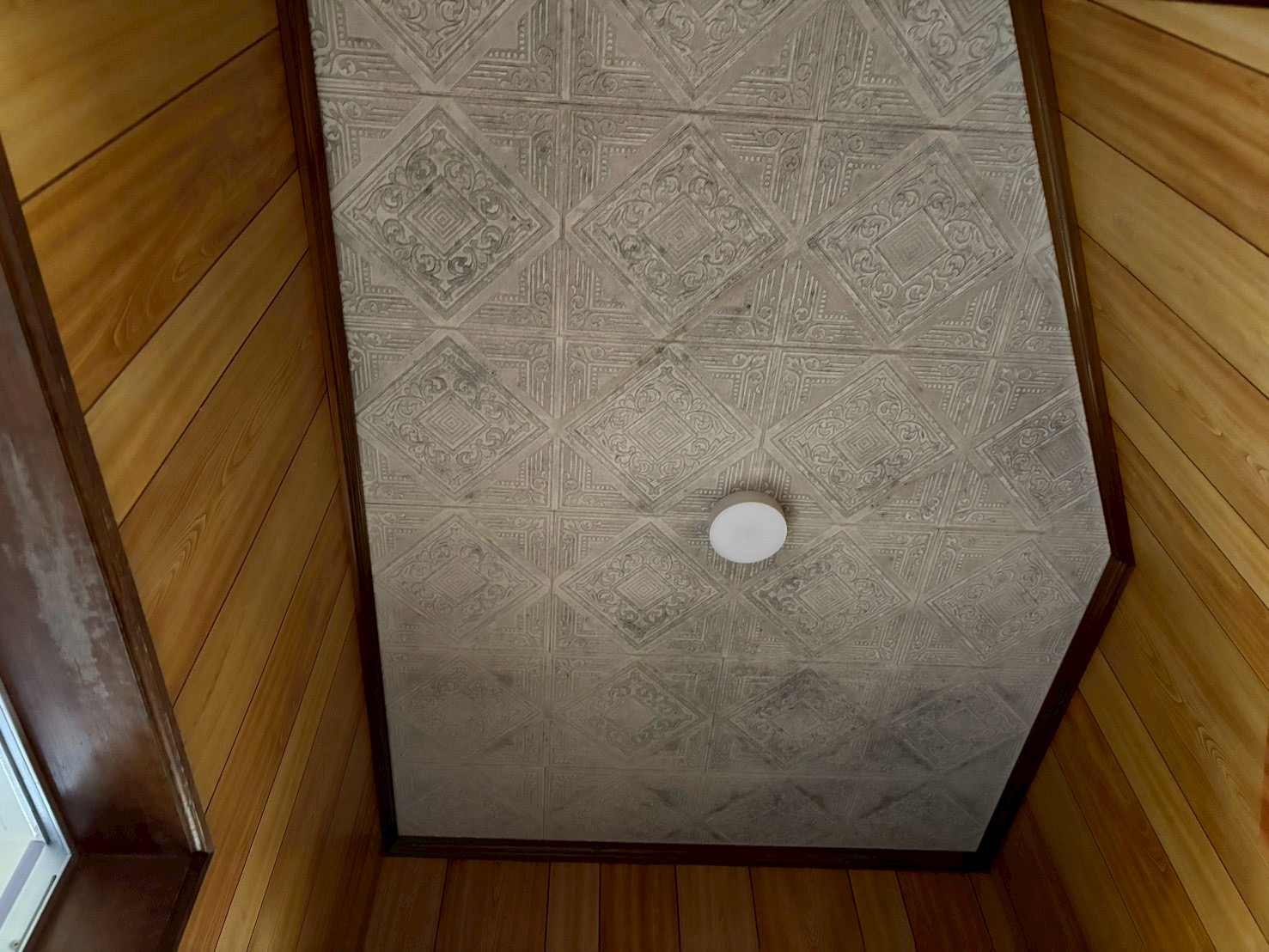 🏠貸家の天井塗装工事が完了しました｜福島市・伊達市の塗装なら株式会社美建✨ 02