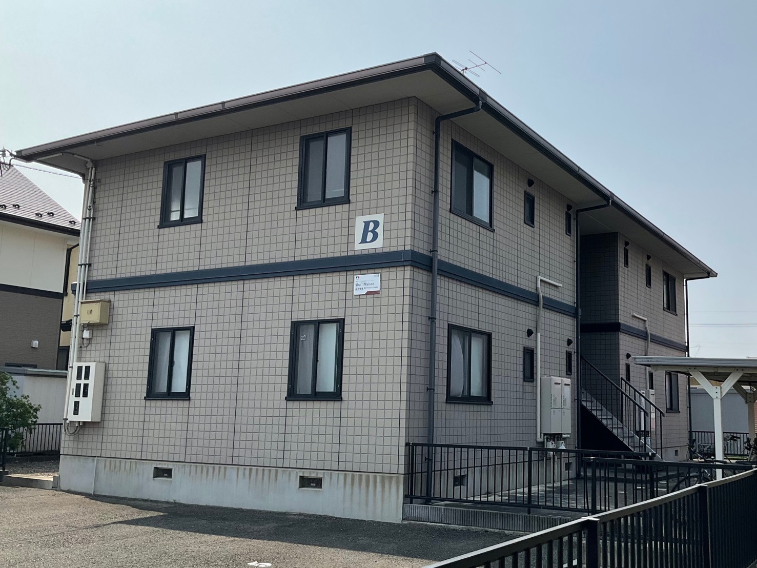 【福島市】K様アパート 屋根・外壁塗装工事が完了しました🏢✨|高級感のある上品な仕上がりになりました✨ 03