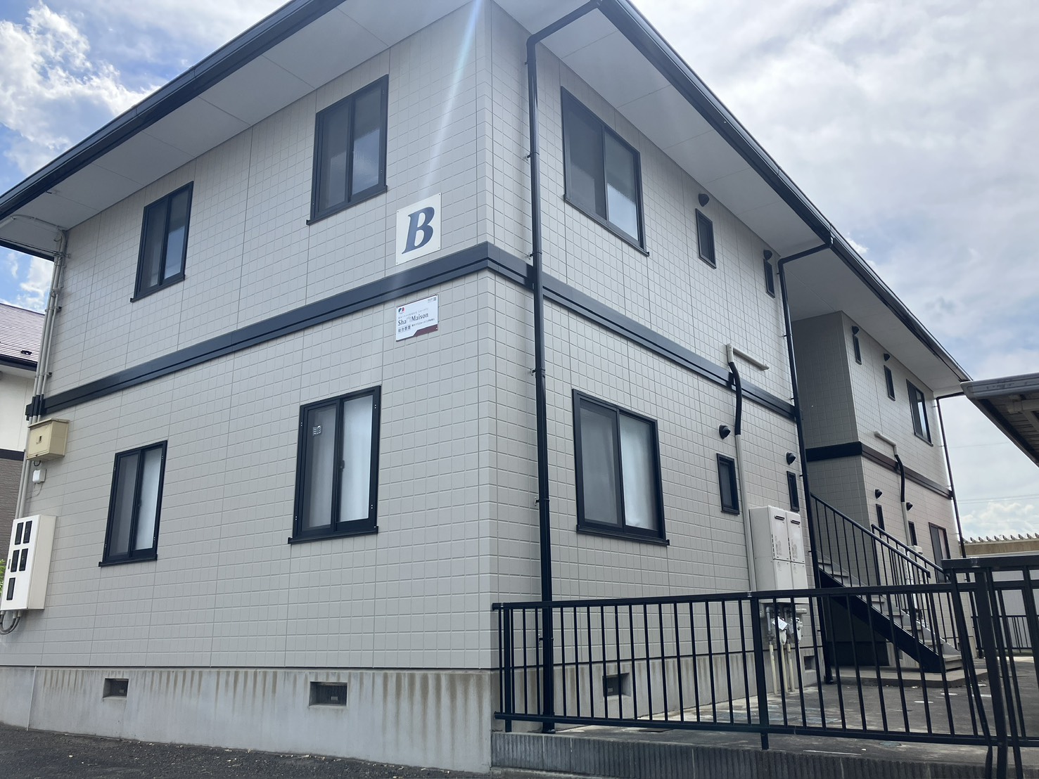 【福島市】K様アパート 屋根・外壁塗装工事が完了しました🏢✨|高級感のある上品な仕上がりになりました✨ 05