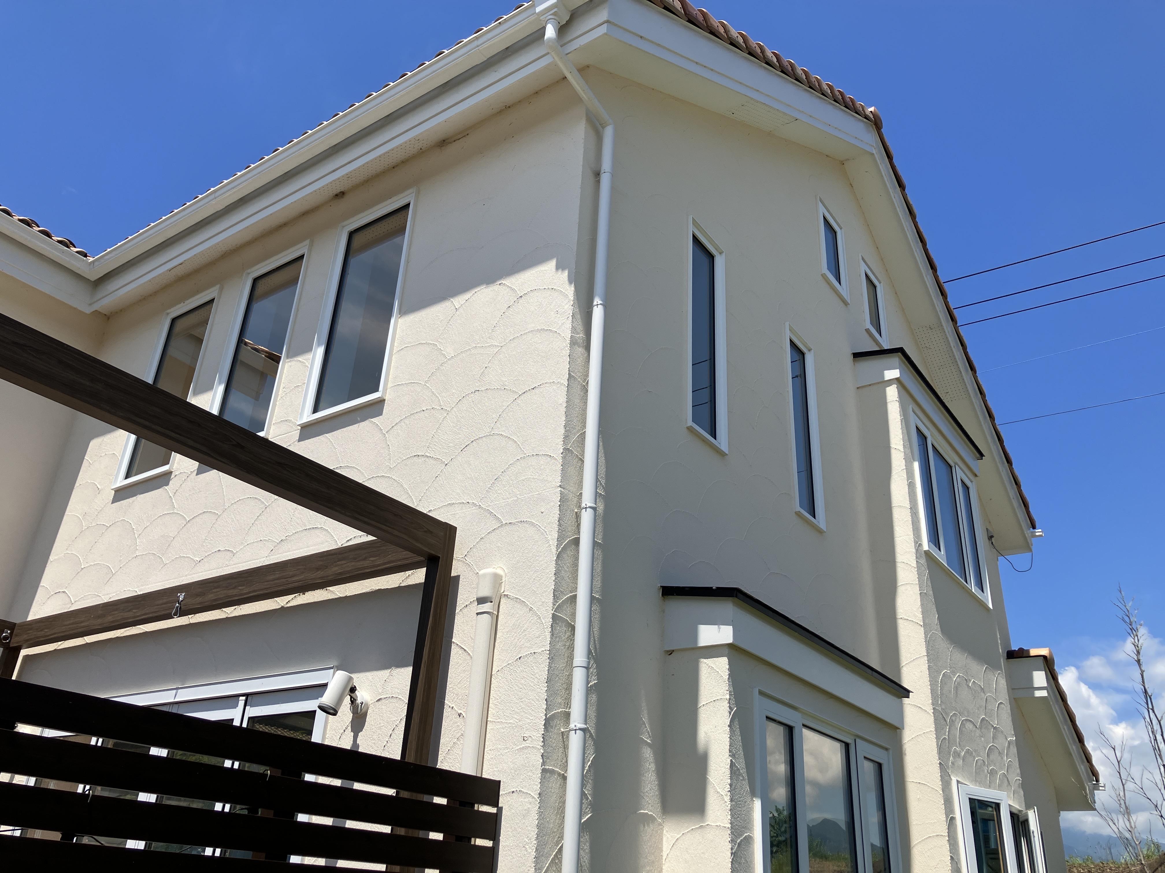 🏠✨【白石市U様邸】外壁塗装から1年点検へ!塗り壁でも白さをキープ!定期点検で改めて施工品質を確認しました【福島市・伊達市・伊達郡・二本松市|株式会社美建】 04
