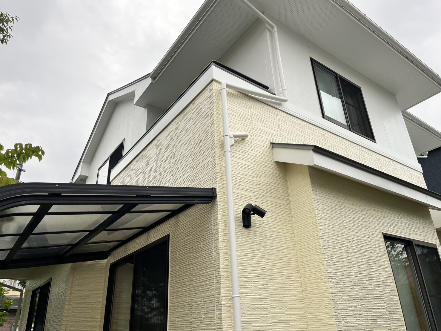🏠✨【福島市M様邸】屋根・外壁塗装・防水工事・板金工事・電気工事が完了しました!トップコート施工でさらに長持ちする住まいへ✨【福島市・伊達市・伊達郡・二本松市|株式会社美建】 10