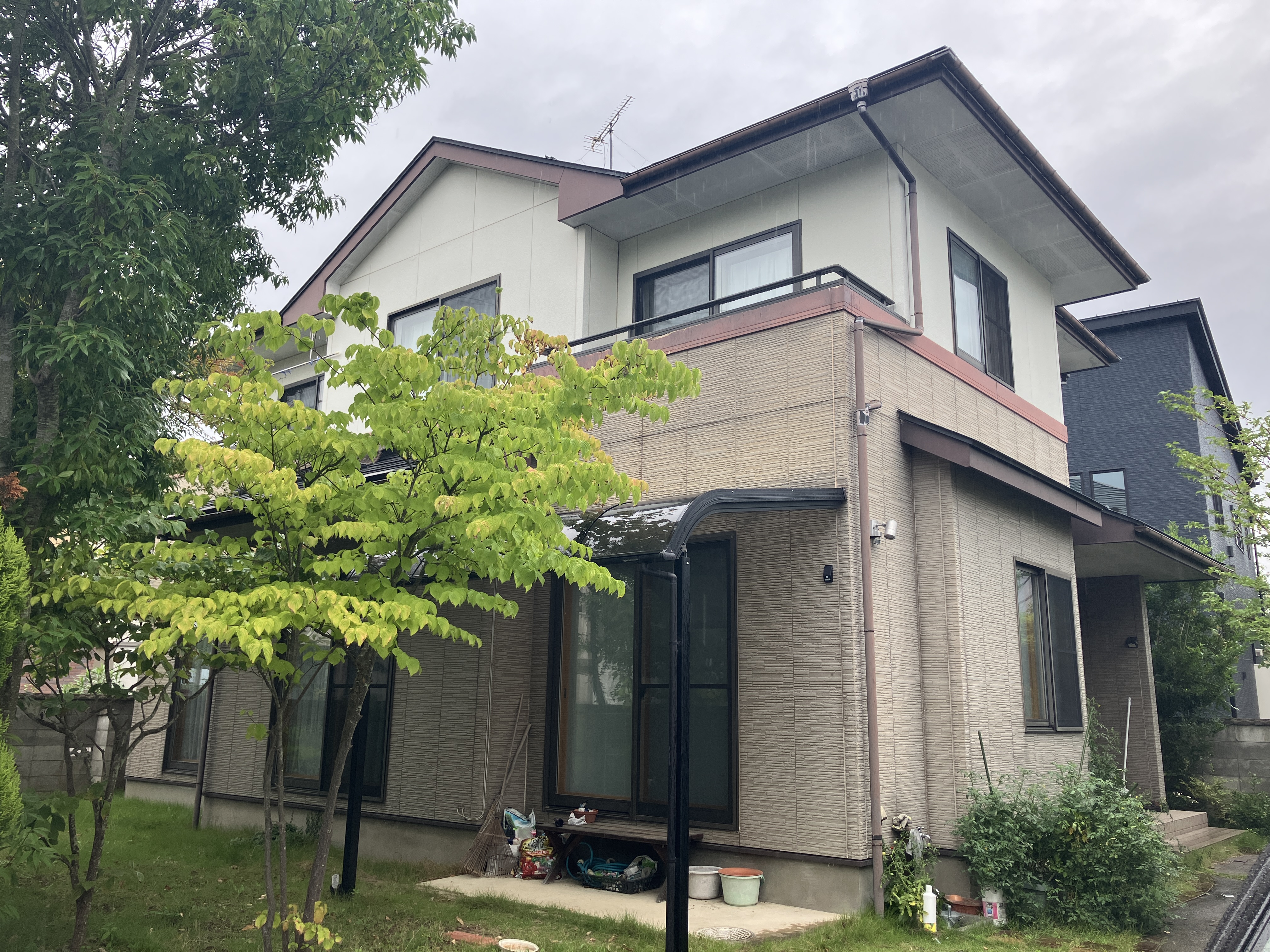 🏠✨【福島市M様邸】屋根・外壁塗装・防水工事・板金工事・電気工事が完了しました!トップコート施工でさらに長持ちする住まいへ✨【福島市・伊達市・伊達郡・二本松市|株式会社美建】 02