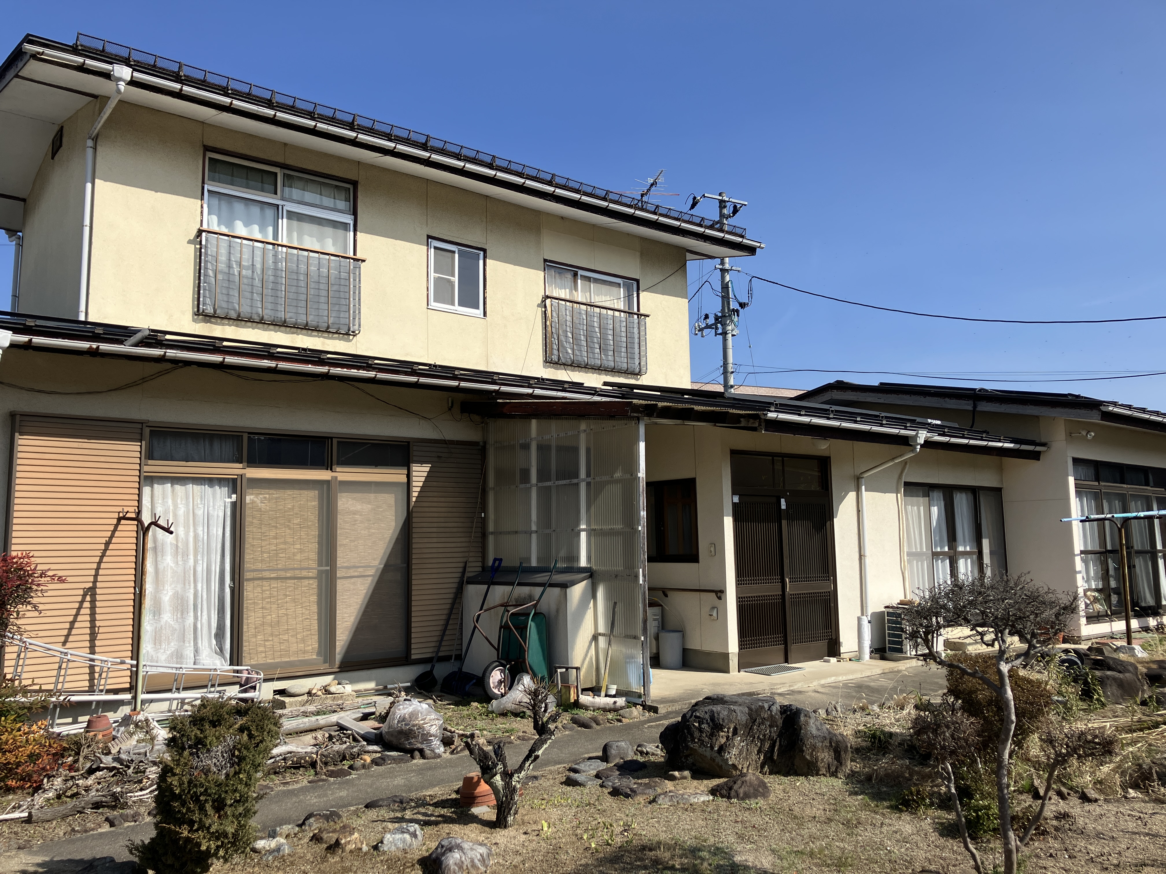 🏠✨福島市Y様邸 屋根・外壁塗装工事が完了しました!クラック補修&屋根専用無機塗料+トップコートで長持ちする住まいへ【株式会社美建】 02