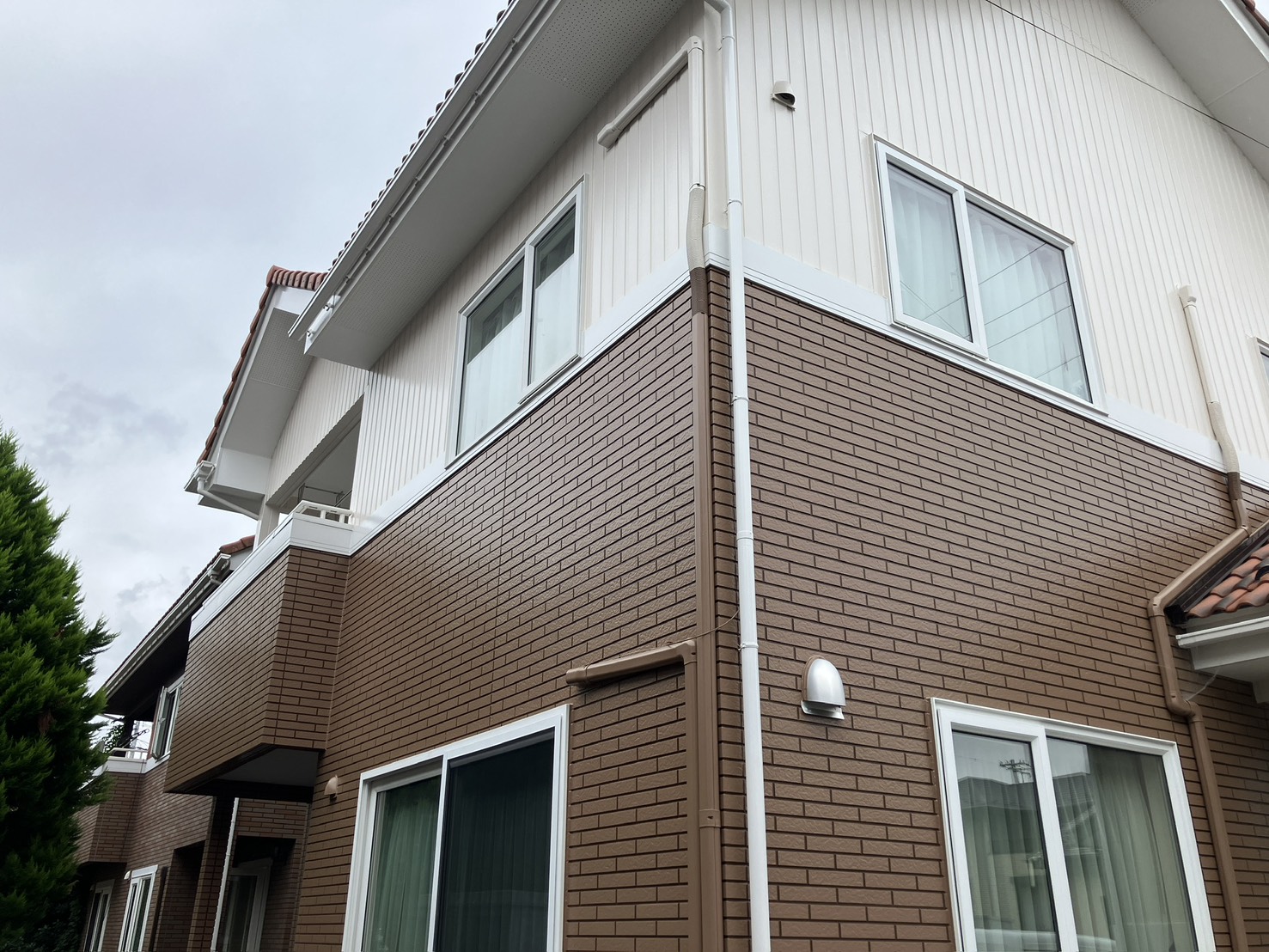 🏠【福島市T様邸】外壁塗装から1年！デコラトーンの美しさを定期点検で確認しました✨