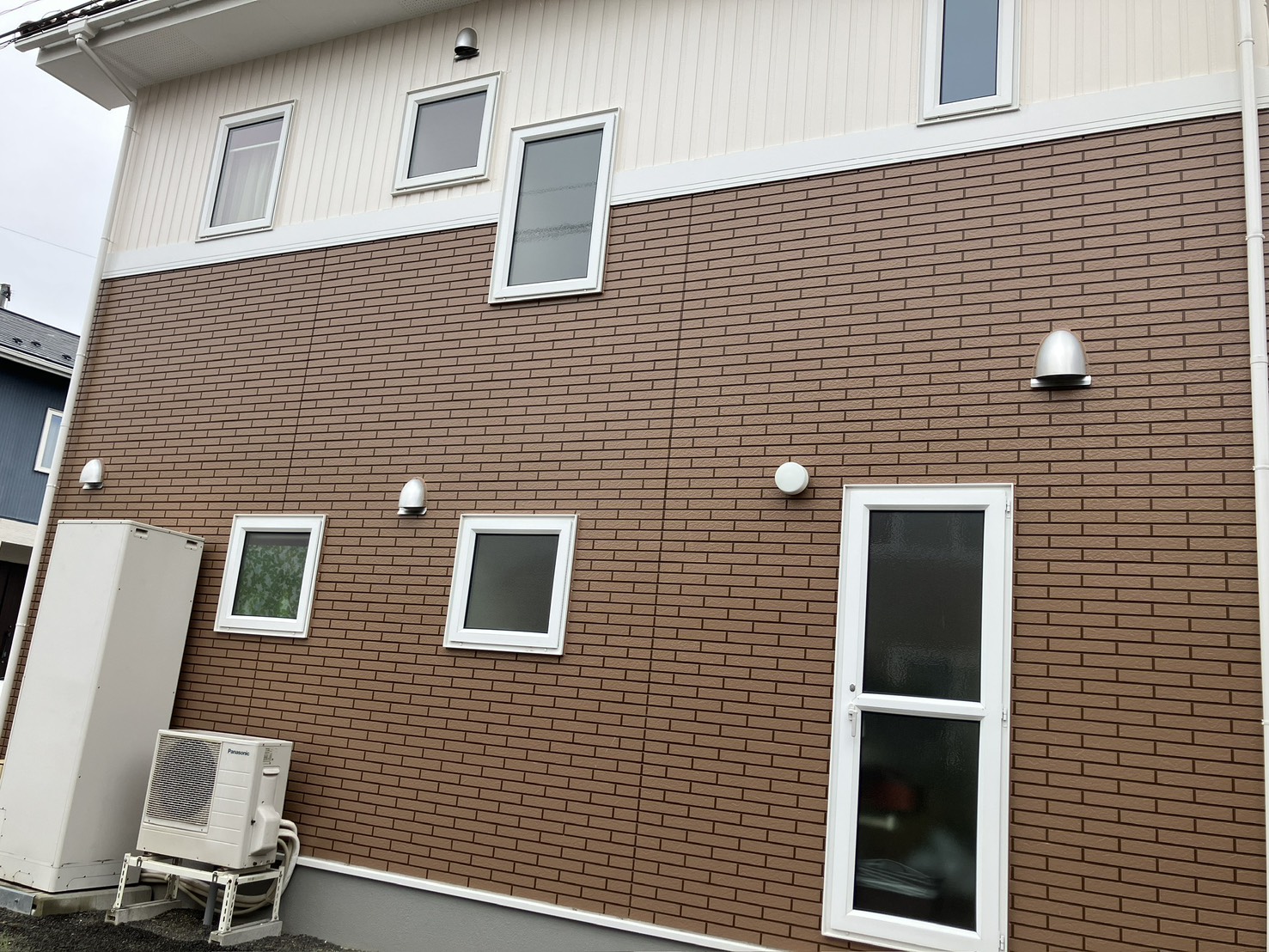 🏠【福島市T様邸】外壁塗装から1年!デコラトーンの美しさを定期点検で確認しました✨ 02