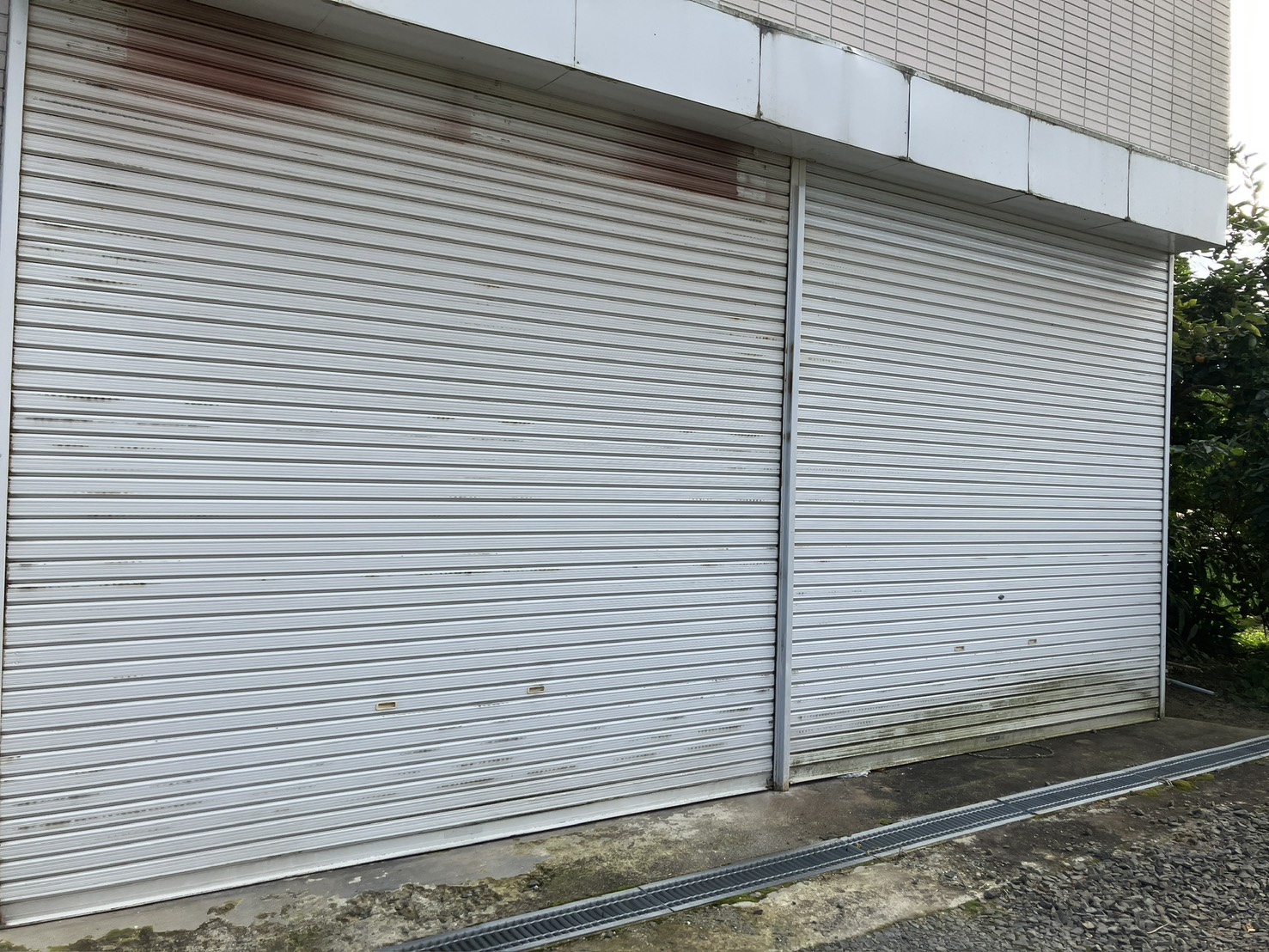 🚗【福島市A様邸】車をぶつけて閉まらなくなったシャッターを修理しました！