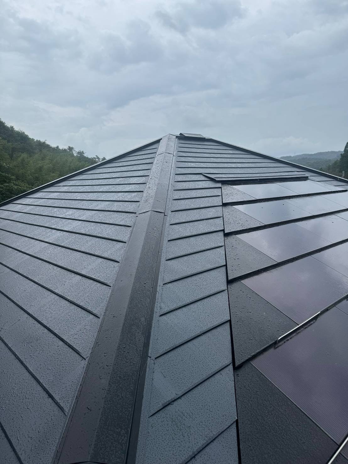 🏠【福島市S様邸】コロニアルNEOの屋根カバー工事が完了！太陽光パネルを外さず施工しました✨【福島市・伊達市・伊達郡・二本松市】 10