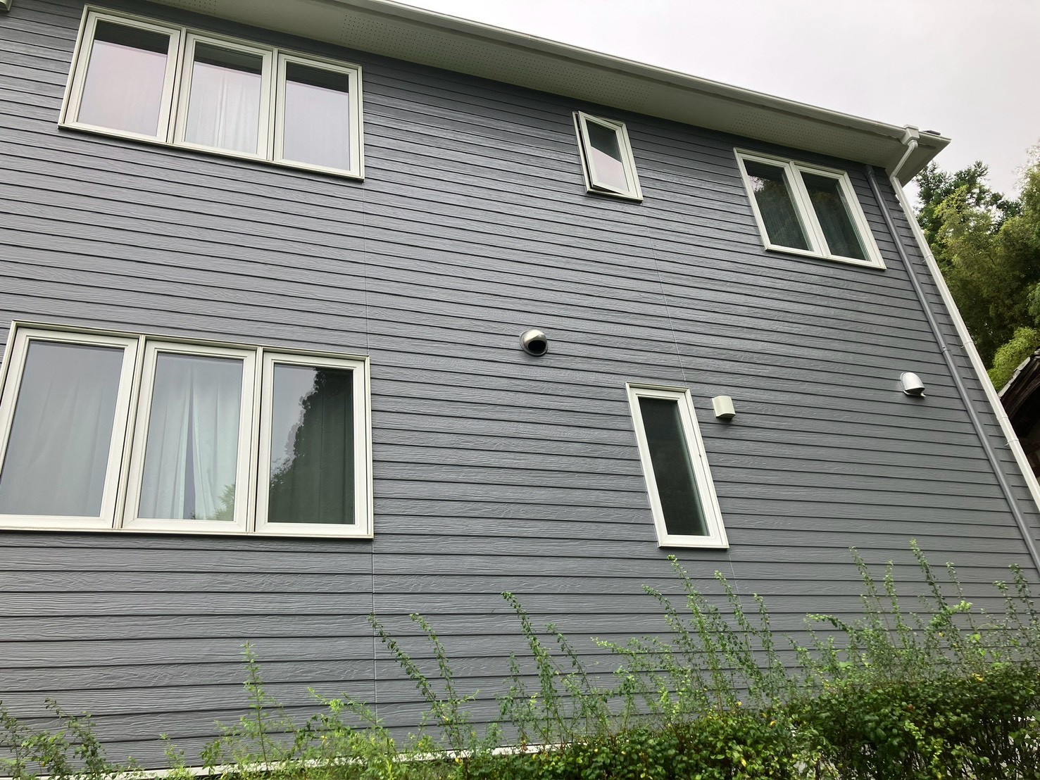 🏠【福島市S様邸】外壁塗装工事が完了!グレー×ホワイトでおしゃれな外観に大変身✨【福島市・伊達市・伊達郡・二本松市】 09