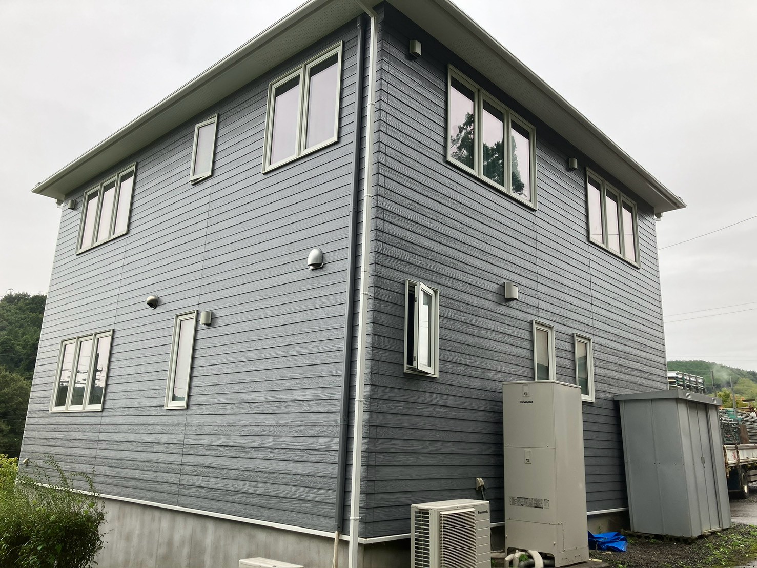 🏠【福島市S様邸】外壁塗装工事が完了!グレー×ホワイトでおしゃれな外観に大変身✨【福島市・伊達市・伊達郡・二本松市】 03