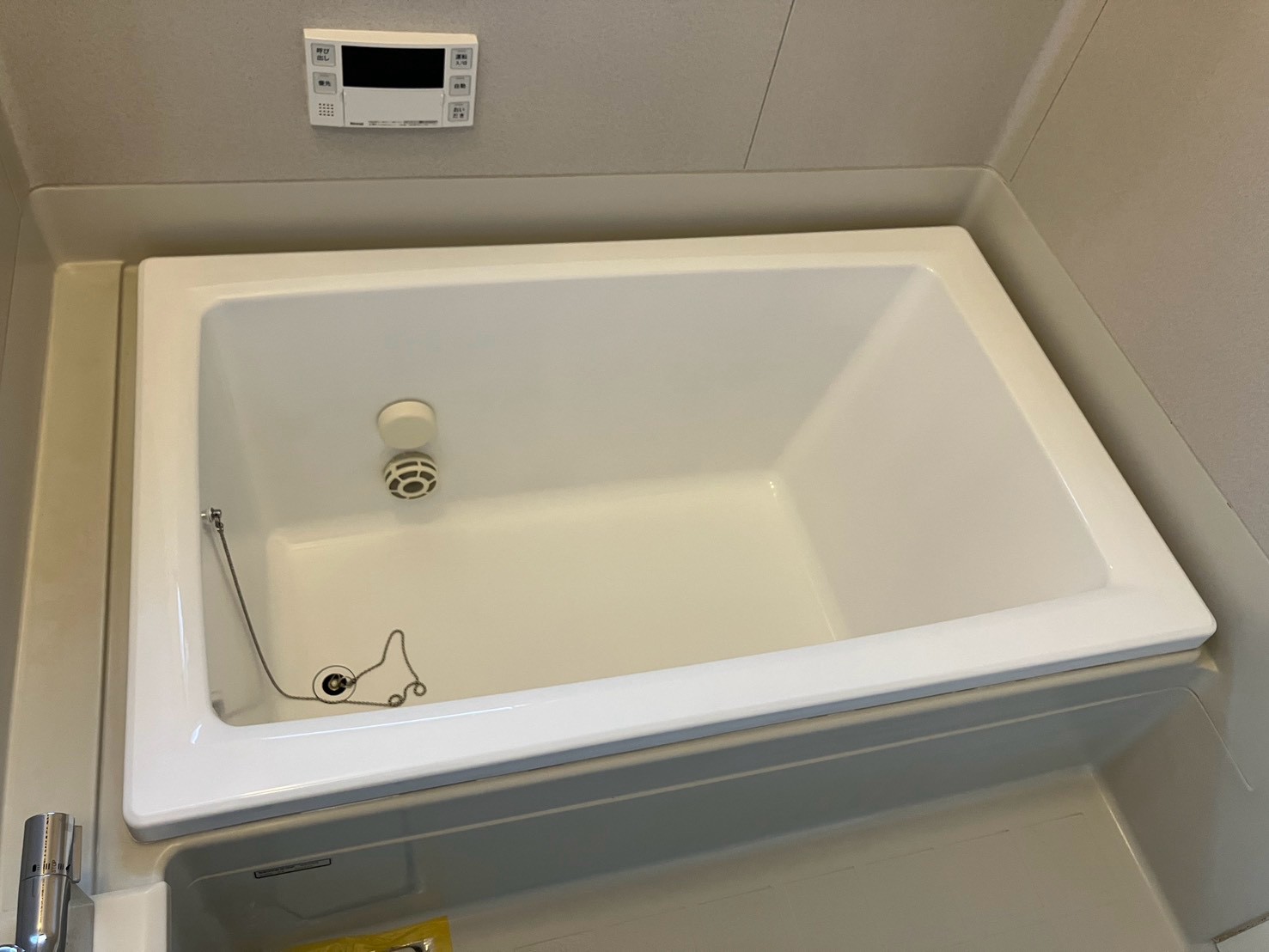 🛁【福島市F様邸】浴槽塗装でピンクからホワイトへ!黄ばみが気になっていた浴槽をきれいに再生✨【福島市・伊達市・伊達郡・二本松市】 10