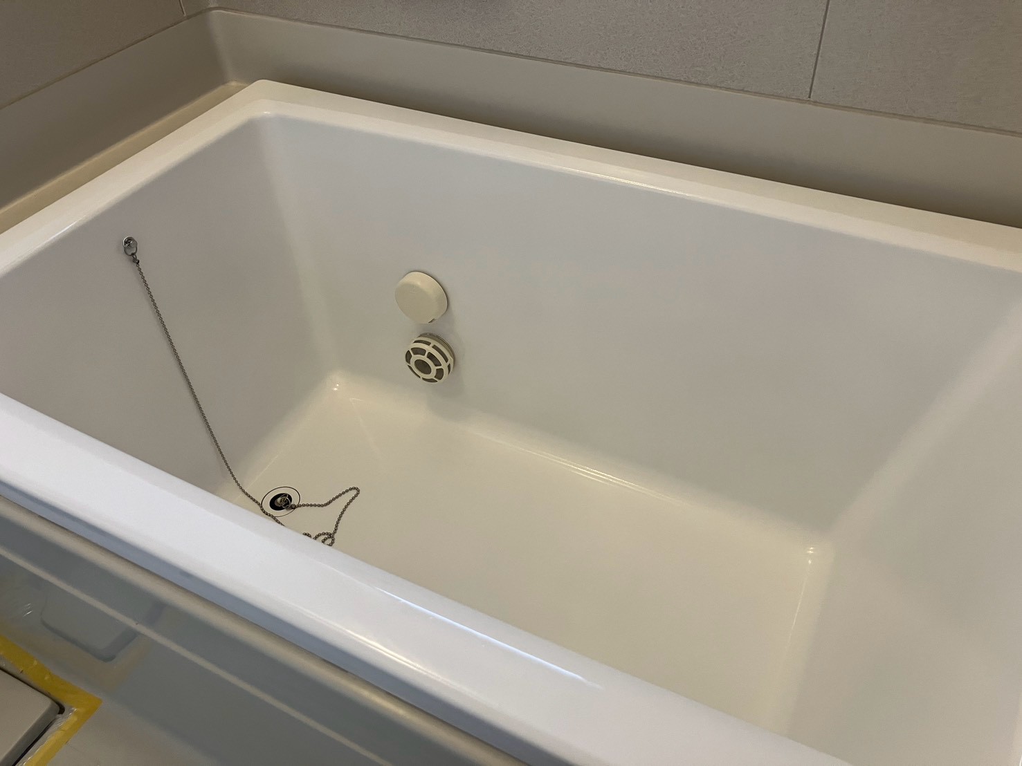 🛁【福島市F様邸】浴槽塗装でピンクからホワイトへ!黄ばみが気になっていた浴槽をきれいに再生✨【福島市・伊達市・伊達郡・二本松市】