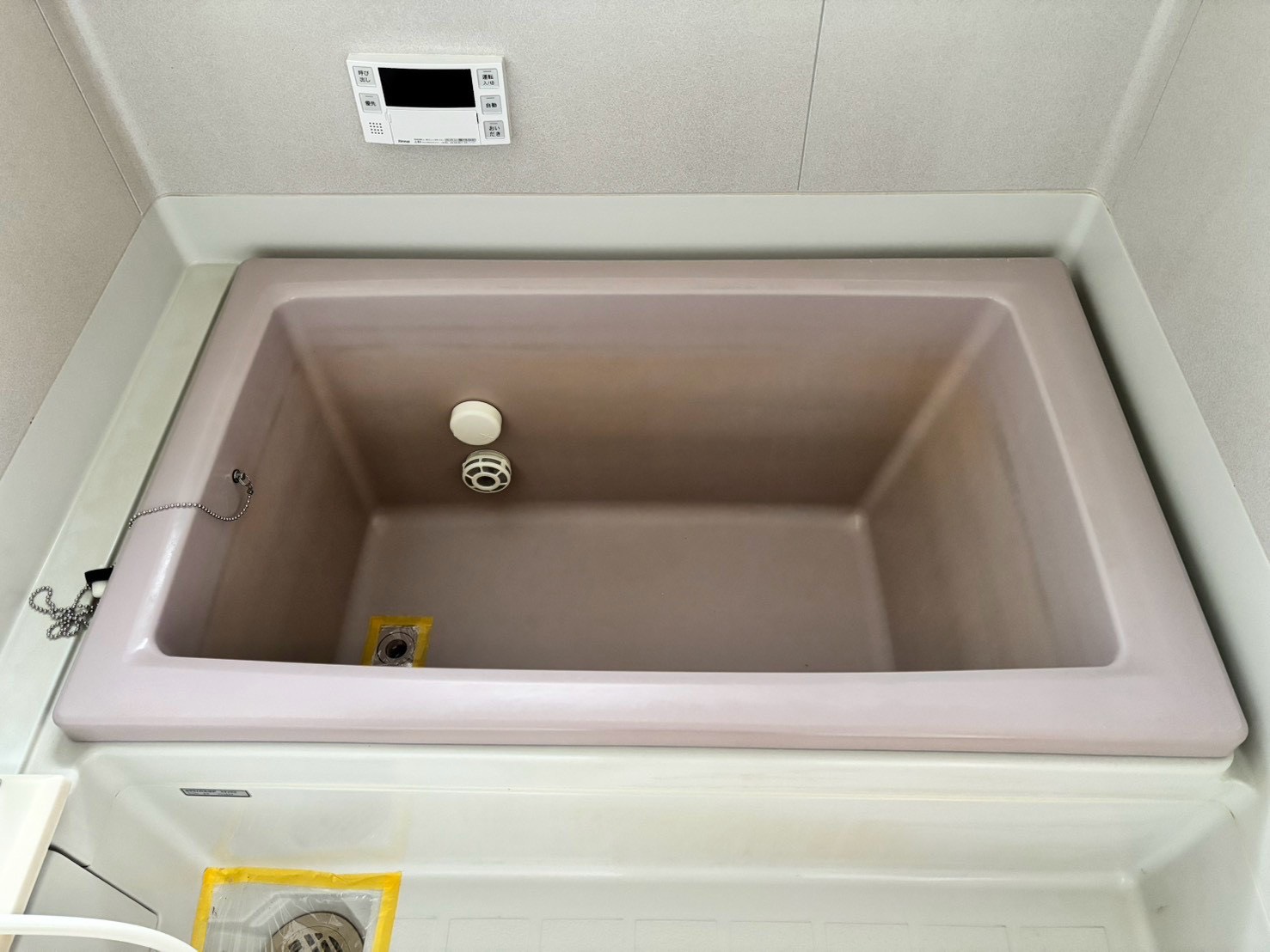 🛁【福島市F様邸】浴槽塗装でピンクからホワイトへ!黄ばみが気になっていた浴槽をきれいに再生✨【福島市・伊達市・伊達郡・二本松市】 02