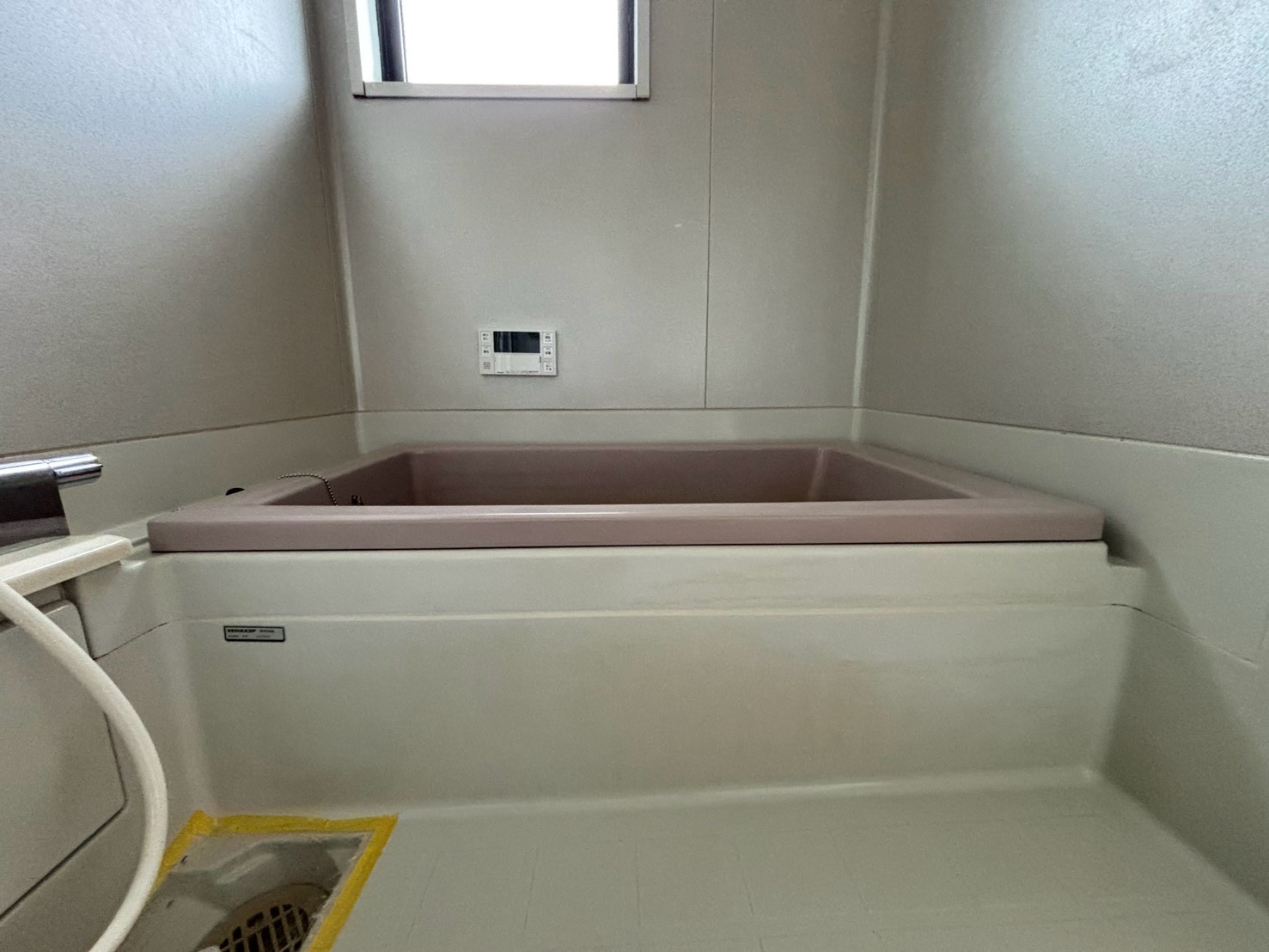 🛁【福島市F様邸】浴槽塗装でピンクからホワイトへ!黄ばみが気になっていた浴槽をきれいに再生✨【福島市・伊達市・伊達郡・二本松市】 03