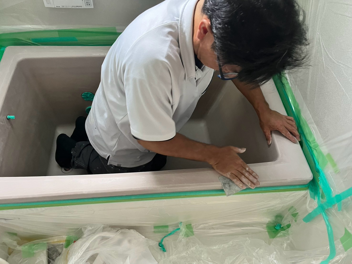 🛁【福島市F様邸】浴槽塗装でピンクからホワイトへ!黄ばみが気になっていた浴槽をきれいに再生✨【福島市・伊達市・伊達郡・二本松市】 04